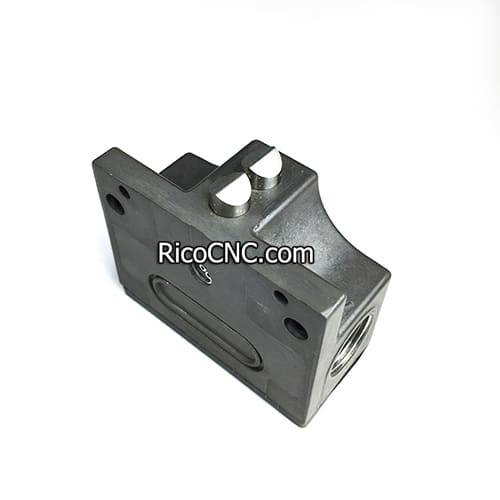 EUCHNER 082165 travel switch.jpg