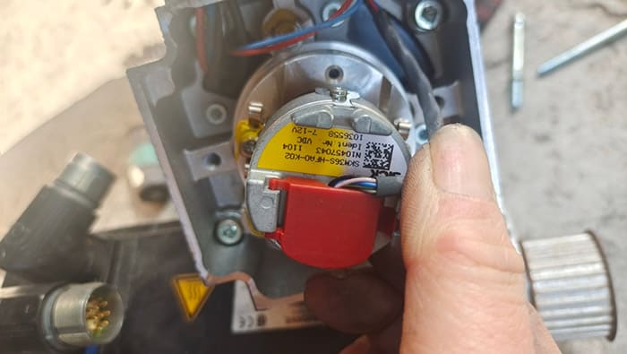 servo motor encoder.jpg